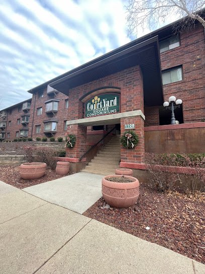 United States Condo Courtyard Square Wisconsin